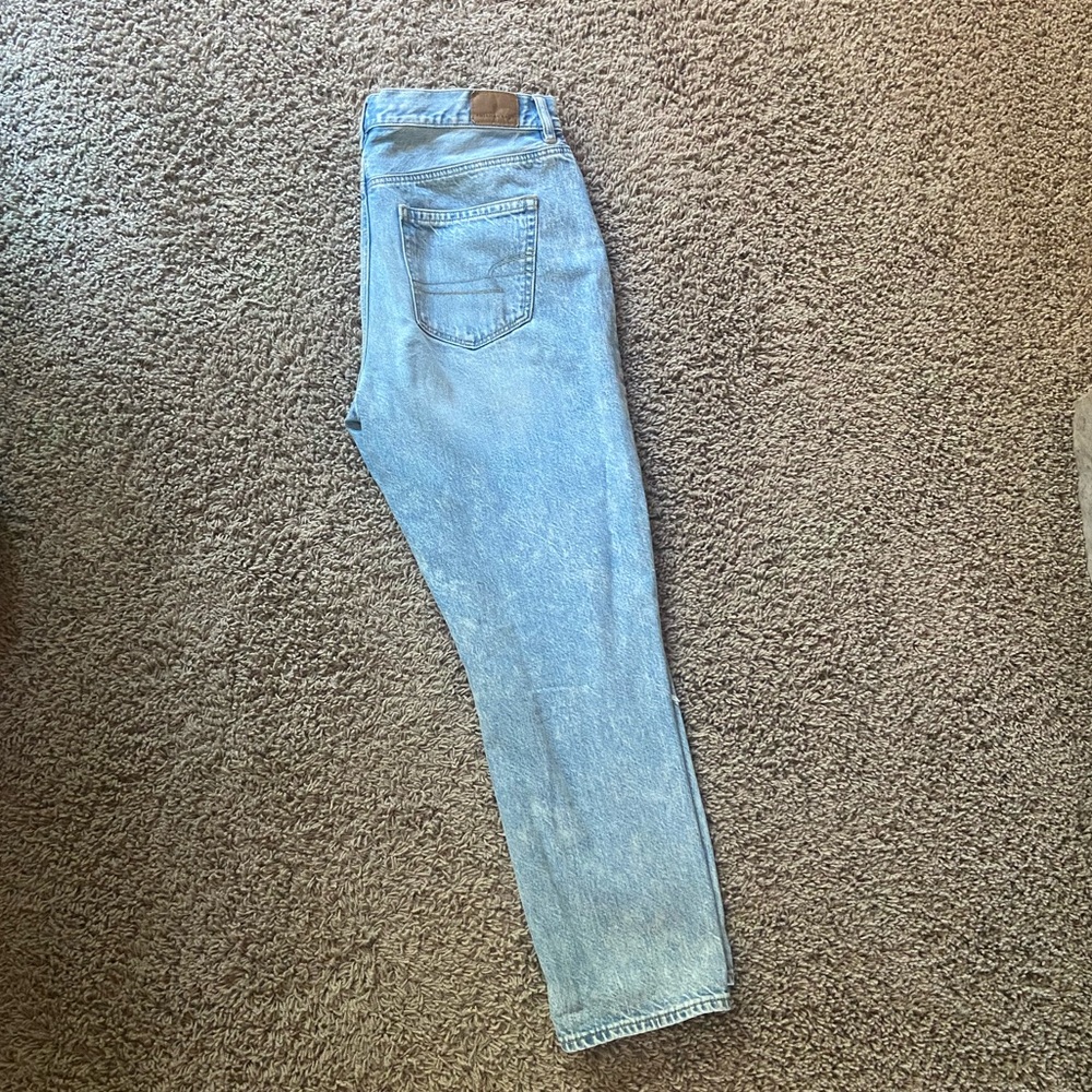 Women’s Light-wash American Eagle Mom Jeans